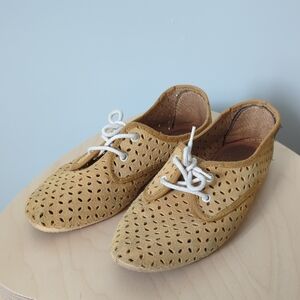 Maians Clementina Perforada Shoe In Nugat